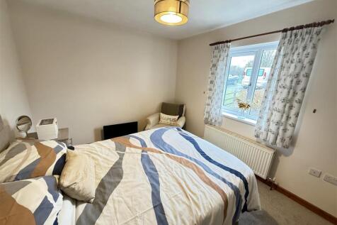 Front bedroom 1