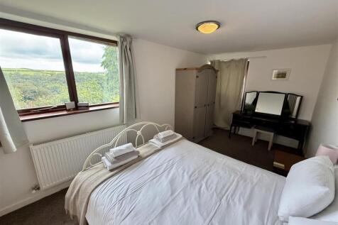 Bedroom off