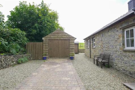 Detached garage