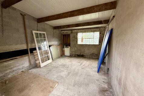 Two Further External Workshops/Loose Boxes