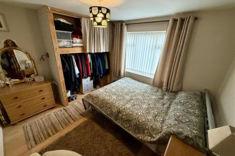 Bedroom 1 - Front Double