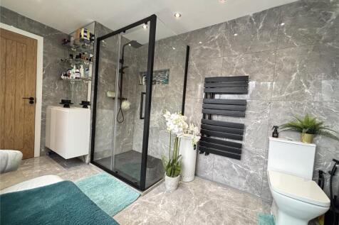 2nd Bedroom Ensuite