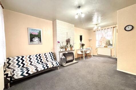 Lounge / Dining Area