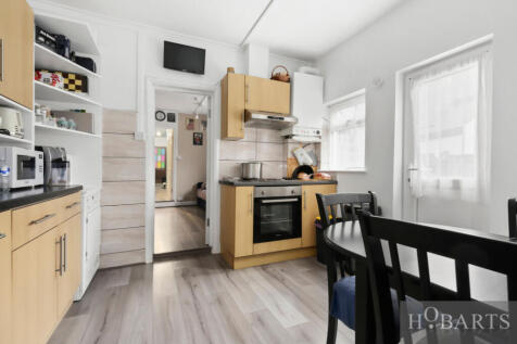 2 Bedroom Flat for Sale with own rear garden