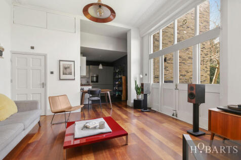 Magnificent 2 Bedroom Ground Floor Converted Flat