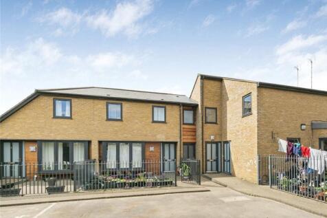 3 bedroom Semi Detached for rent