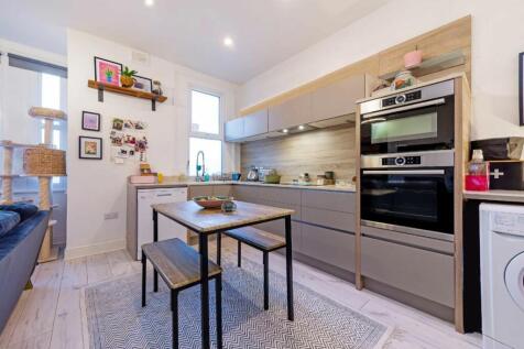 OPTIONAL LAYOUT 2/3 BEDROOM, 1/2 RECEPTION ROOM, 