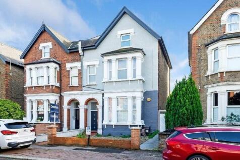 1 bedroom Top Floor (second) Converted