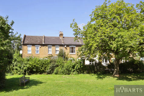 3 Double-Bedroom &#39;Family&#39; Home -  Available to Re