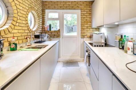 Hutton Grove, North Finchley N12