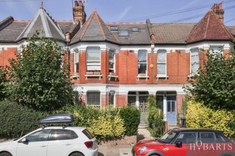 2 bedroom Ground Floor Maisonette with Own Rear g