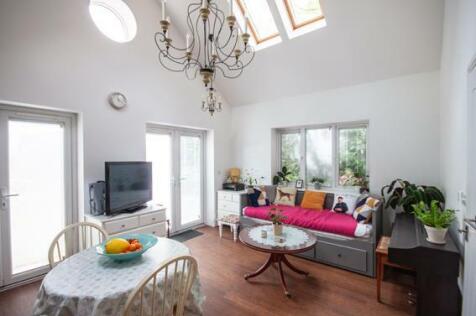 ANNEX LIVING ROOM/KITCHEN