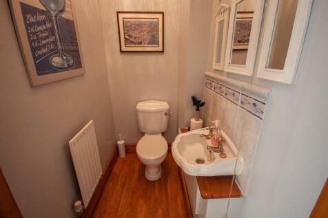 GUEST CLOAKROOM
