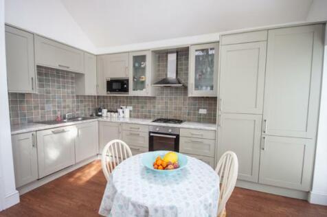 LIVING ROOM/KITCHEN