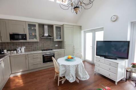 ANNEX LIVING ROOM/KITCHEN