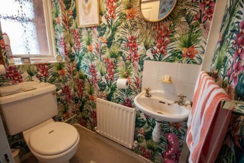 GUEST CLOAKROOM