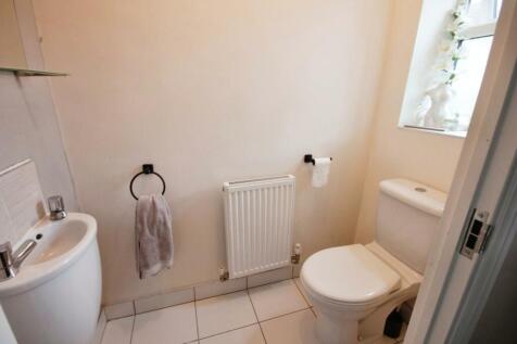GUEST CLOAKROOM