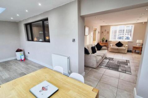 DINING AREA/FAMILY ROOM