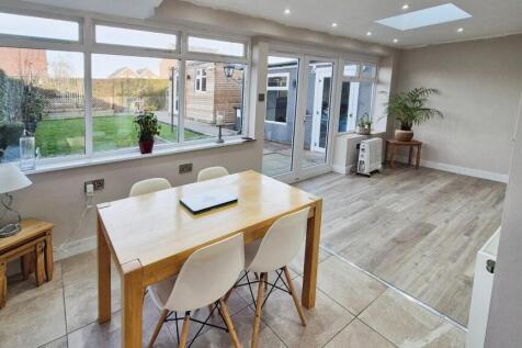 DINING AREA/FAMILY ROOM