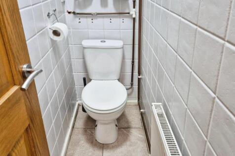 GUEST CLOAKROOM