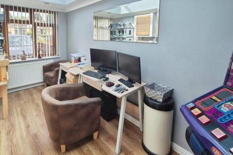 STUDY/DINING ROOM