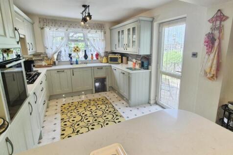 BREAKFAST/KITCHEN