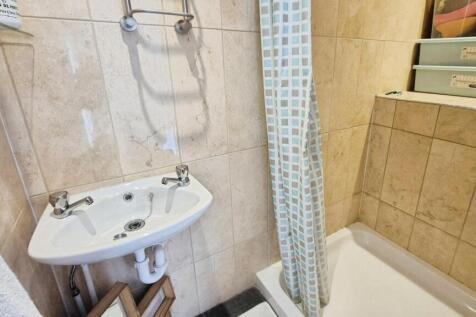 ENSUITE SHOWER