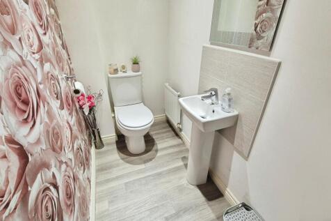 GUEST CLOAKROOM