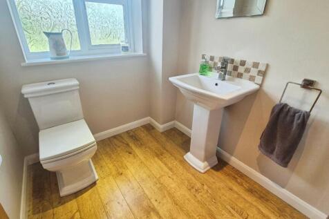 GUEST CLOAKROOM