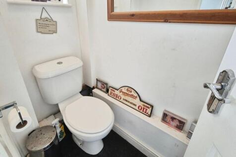 GUEST CLOAKROOM