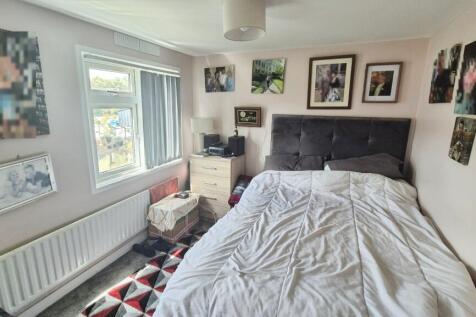 pbox-bedroom-334358.jpg