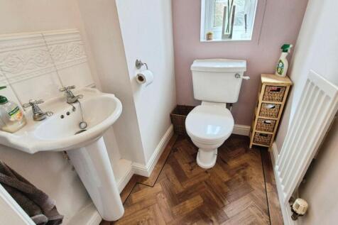 GUEST CLOAKROOM