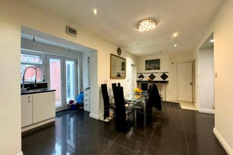 Dining kitchen