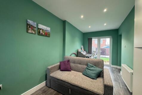 2nd Lounge/Family Room or Office