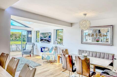 Kitchen / Diner / Living Area