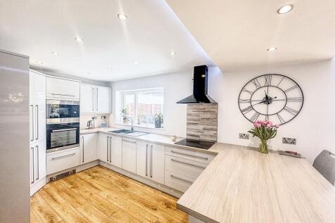 Kitchen / Diner / Living Area