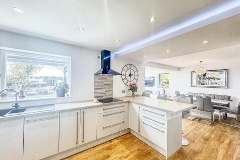 Kitchen / Diner / Living Area