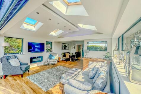 Kitchen / Diner / Living Area