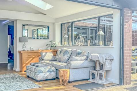 Kitchen / Diner / Living Area