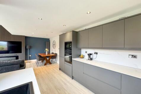 Kitchen / Diner / Lounge