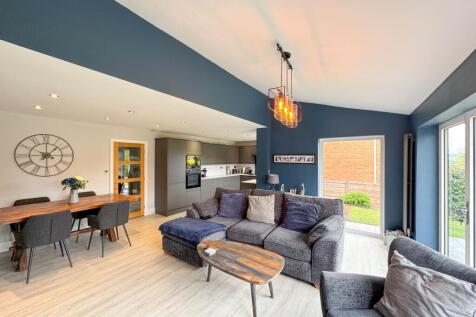 Kitchen / Diner / Lounge