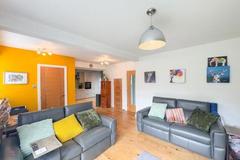 Kitchen / Diner / Lounge