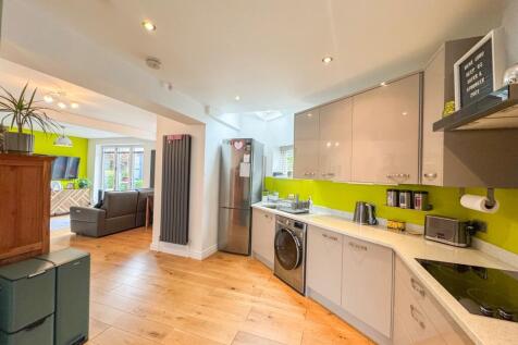 Kitchen / Diner / Lounge
