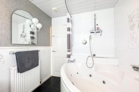 Large family bathroom