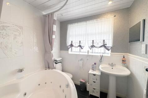 Large family bathroom