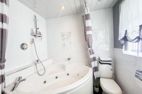 Large family bathroom