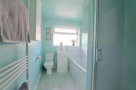 Bath/Shower Room