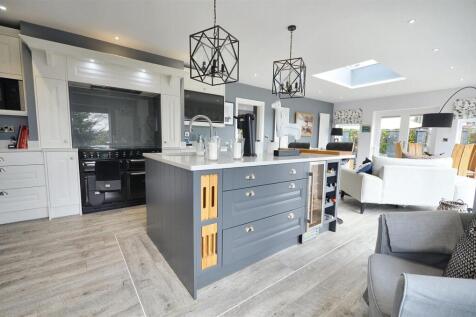 Open Plan Kitchen &amp; Family Room