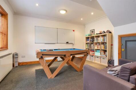 Garage &amp; Annexe