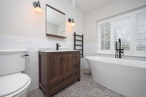En-Suite Bathroom
